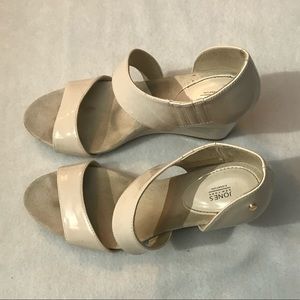 Jones New York Strappy Sandal Neutral Wedges